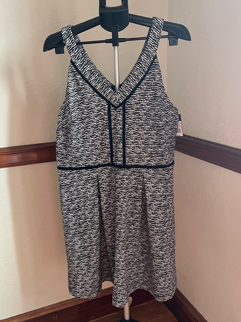 Mossimo Black and White V-Neck Sleeveless Dress XXL
